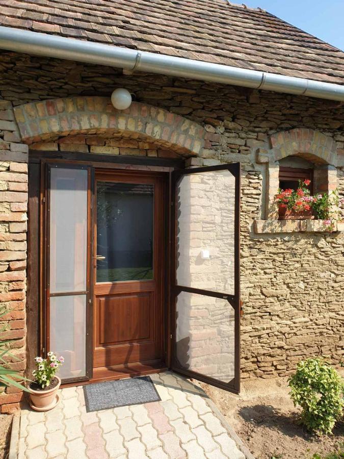 Kis Haz Apartman Zalacsány エクステリア 写真